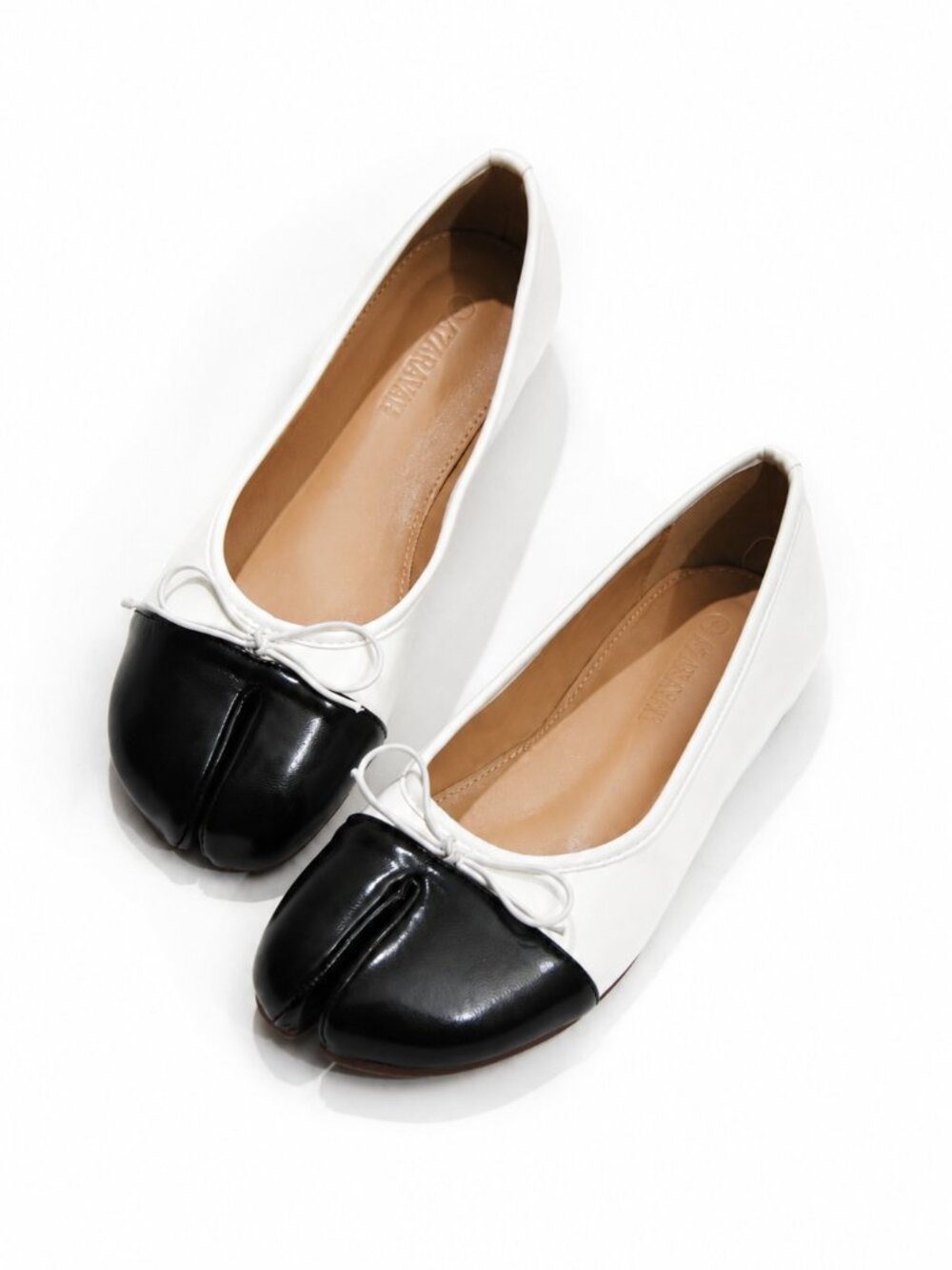 CREAM / BLACK TABI SPLIT TOE FLATS